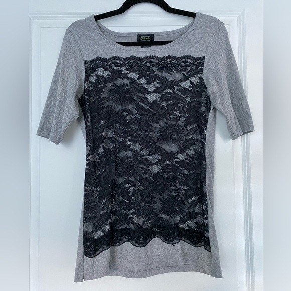 Gray top with black lace on front - Picture 3 of 7